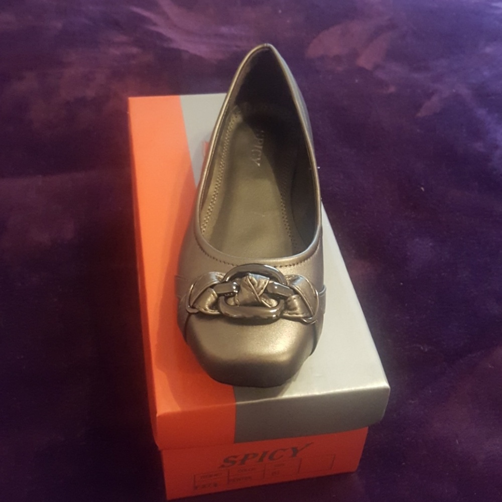 Brand New Women's Flats Sz 8.5 Pewter/Gray
